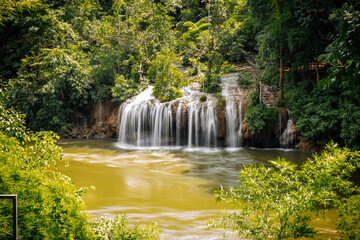 Fototapeta na wymiar Sai Yok Yai in Sai Yok national park, in Kanchanaburi, Thailand