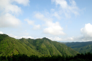 Naklejka premium clouds over mountains