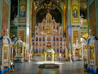 Fototapeta na wymiar Altar decoration interior in the Zadonsk Orthodox Monastery