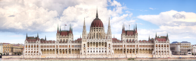 Das Parlaments- und Regierungsgebäude in Budapest, der Hauptstadt Ungarns