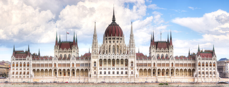 Das Parlaments- und Regierungsgeb&auml;ude in Budapest, der Hauptstadt Ungarns