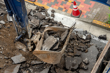 アスファルト舗装道路の改修工事 © Caito