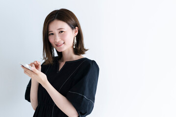 Naklejka premium 携帯電話を使う女性
