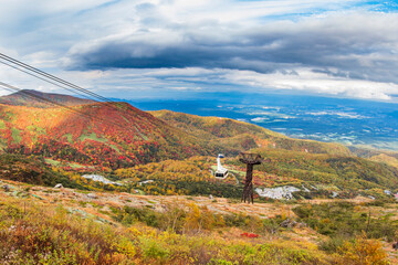 赤く染まった那須の山々と那須ロープウェイ
【Mt. Nasu turned red with autumn...