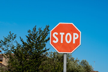 the Italian stop road sign