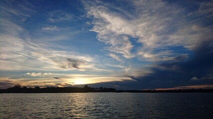 Coucher de soleil sur l'Amazone