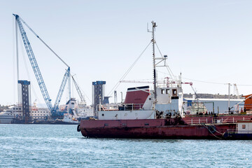 Fototapeta premium In the port in the city of Perama (Greece)