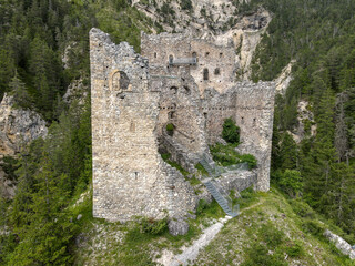 Fototapeta na wymiar Ruins of Belfort castle near Brienz on the Swiss alps
