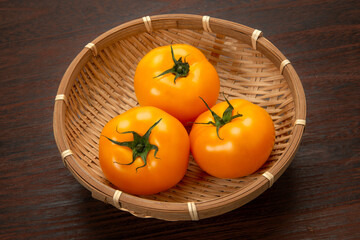 オレンジ色のマンゴートマト