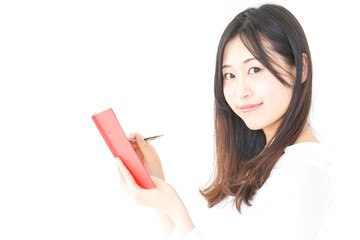 メモを取る若い女性