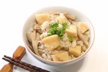 ホタテの炊き込みご飯（バター醤油風味）