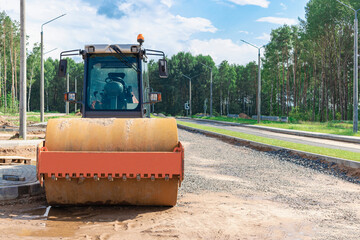 Heavy-duty vibratory roller for asphalt paving. Road construction. Construction of roads and urban transport communications. Heavy machinery.