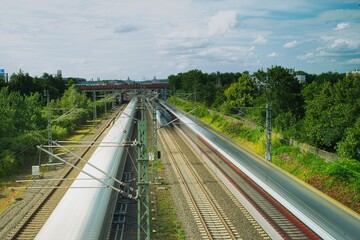 Fototapeta na wymiar Züge Düsseldorf Flughafen, Langzeitbelichtung