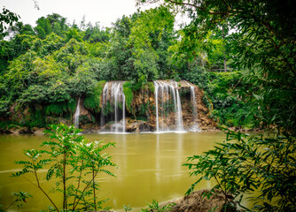 Fototapeta na wymiar Sai Yok Lek waterfall in Sai Yok National Park, Kanchanaburi, Thailand