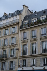 Fototapeta na wymiar A view of the Haussmannian Parisian facades. 