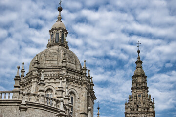 Fototapeta na wymiar Cúpula y campanario con veletas catedral de Santiago de Compostela, España