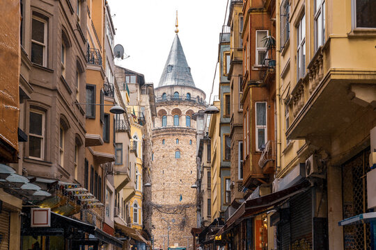 Turkey, Istanbul, Rows of houses in front of Galata Tower