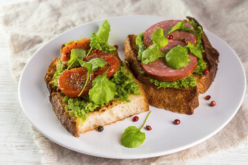 Image with a sandwich.