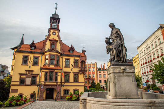 Polska: Nowa Ruda Rynek  oraz pomnik