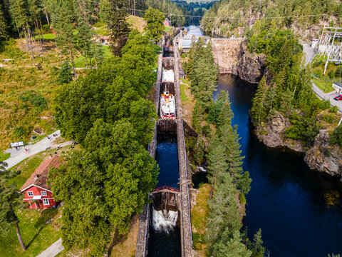 Aerial view of tourboat passing through�Vrangfoss Locks
