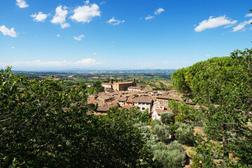 Vista panoramica di un luogo famoso in Italia. San Gimignano è un borgo medievale in Toscana. 
