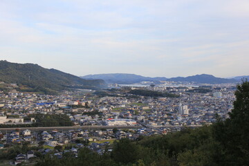 Fototapeta na wymiar 屋島側から見た、香川県高松市牟礼町方面の風景(日本)
