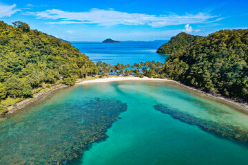 Obraz premium Aerial view of Koh Ngam, in Koh Chang, Trat, thailand