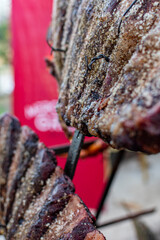costillas de res asadas al carbón.

costillas de res ahumadas.

costillar de res en asador de cruz.  