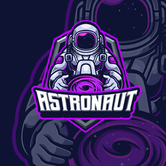Astronaut mascot esports gaming logo design © Cahbrebes