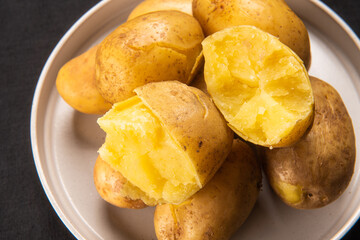 포슬 포근한 식감이 부드럽고 맛있는 감자