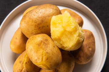 포슬 포근한 식감이 부드럽고 맛있는 감자