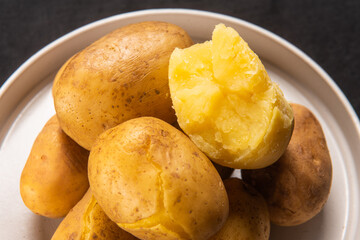 포슬 포근한 식감이 부드럽고 맛있는 감자