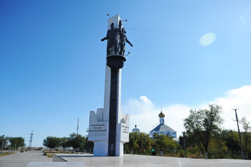Fototapeta premium Zhezkazgan, Kazakhtan - 10.10.2016 : The monument to the first builders of the city is located in the central part of the square.