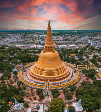 Wat Phra Pathom Chedi Ratchaworamahawihan or Wat Phra Pathommachedi Ratcha Wora Maha Wihan, in Nakhon Pathom, Thailand