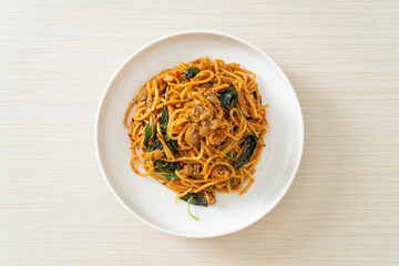 Stir Fried Spaghetti with Clam and Chilli Paste