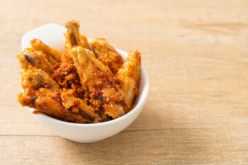 fried barbecue chicken wings in bowl