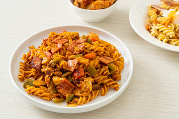 fusilli pasta with ham and tomatoes sauce