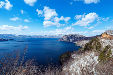 【青森県十和田湖】早春の十和田湖：瞰湖台から眺める十和田湖は開放的な大パノラマ
