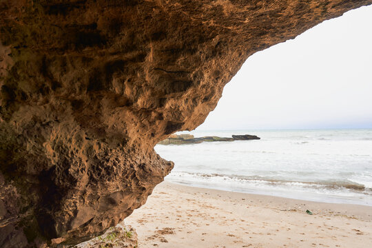 Cueva Formada Por El Desgaste Del Mar