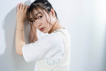 Naklejka premium 若いカジュアルな女性