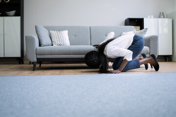 African Woman Lost Key Or Phone