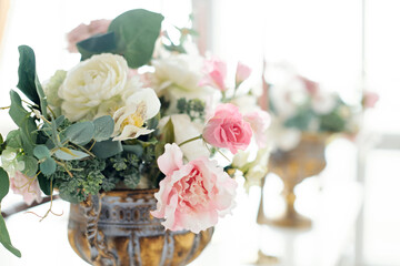 Wedding decorations with flowers. Beautiful flower composition in classic interior. Decoration of a banquet at a wedding with flowers..