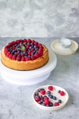 shortcrust cake with cottage cheese and raspberries