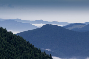 Obraz premium mountain tops and fog at the bottom