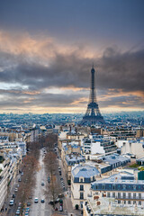 冬のパリ　凱旋門から眺めるエッフェル塔