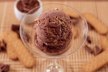 Brazilian ice cream with Italian straw flavor in a bowl with ingredients in the decoration
