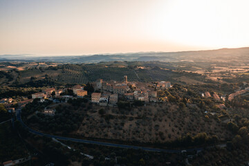 Obraz premium Vista aerea di Montemerano in Italia