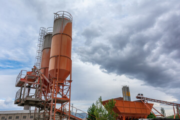 Obraz premium Quarry aggregate with heavy duty machinery.