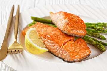 roast salmon fillets with lemon and asparagus