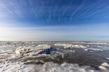 Naklejka na ściany i meble beach in winter under blue sky